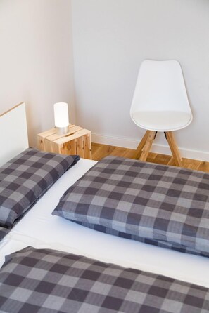 1 bedroom, desk, WiFi, bed sheets