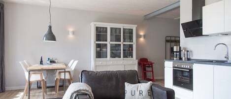 Télévision, chaîne hi-fi