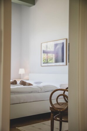 2 bedrooms, desk, iron/ironing board, WiFi