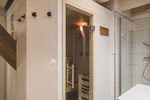 Dusche, Haartrockner, Handtücher, Seife