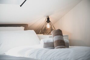 2 slaapkamers, een bureau, een strijkplank/strijkijzer, wifi