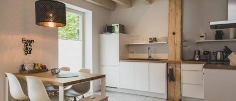 Coffee/tea maker, fridge, microwave, oven
