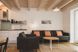 Fernseher, Stereoanlage