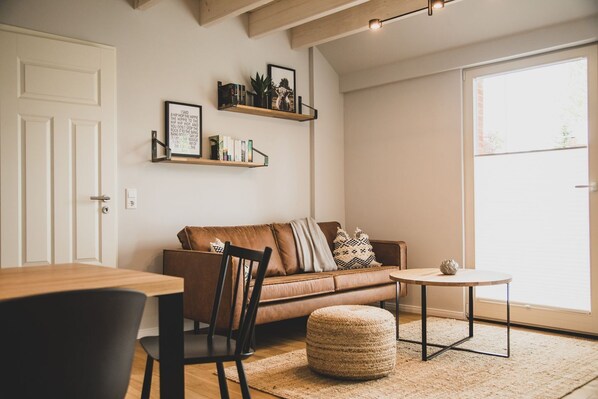 Unclassified image, 1 of 44, button