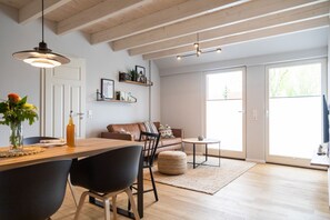 Unclassified image, 4 of 44, button