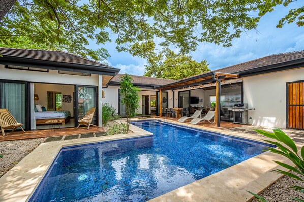 Pool - Modern home near the beach & stores with private pool, grill, patio, W/D, & AC (Tamarindo)