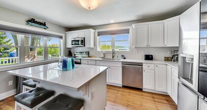 Modern Home, Fire Pit, Golf Cart Included, Dog Friendly, Sleeps 6