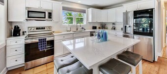 Modern Home, Golf Cart, 2 Decks, Fire Pit, BBQ,