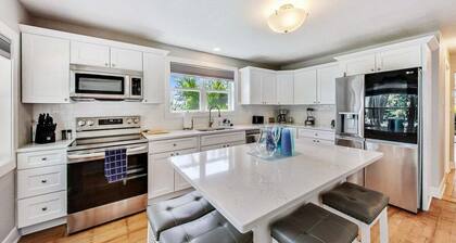 Modern Home, Golf Cart, 2 Decks, Fire Pit, BBQ,
