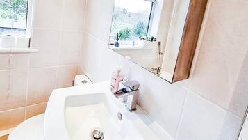 House | Bathroom | Shower, free toiletries, hair dryer, towels