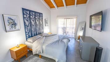 2 bedrooms, desk, iron/ironing board, travel crib