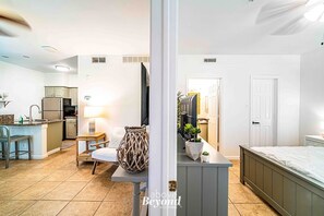 2 عدّة غرف نوم وسرير سفر وواي فاي مجانًا وملاءات أسرّة