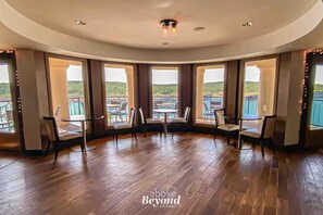 Dining - Pet friendly, Pools, Sauna & Spa at Island Retreat (Lago Vista)