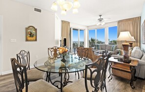 Interior - The Crescent Unit 207, Hosted by Scenic Stays (Destin)