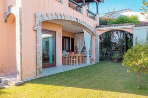 Standard House, Multiple Bedrooms, 2 Bathrooms (Villa Victoria 1.5 Km From The Beach) | Outdoor dining