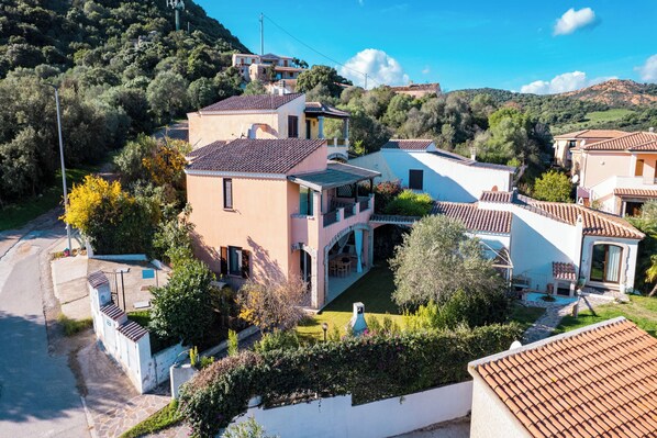 Exterior - Villa Victoria 1.5 Km From The Beach (Loiri Porto San Paolo)