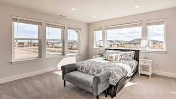 4 bedrooms, WiFi, bed sheets, wheelchair access