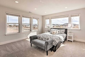 4 bedrooms, WiFi, bed sheets, wheelchair access