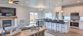 New house in Redmond, 15 minutes to Airport and Smith Rock