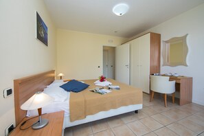 2 bedrooms, free WiFi, bed sheets - Porto Letizia T16, Porlezza, Italy (Porlezza)