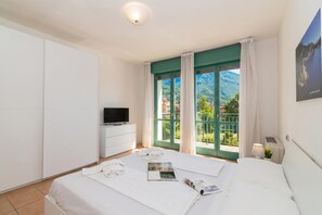 2 bedrooms, iron/ironing board, free WiFi, bed sheets - Porto Letizia S2, Porlezza, Italy (Porlezza)