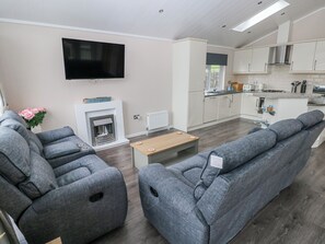 Cottage | Living area | Fireplace - Dono's Lodge (Narberth)