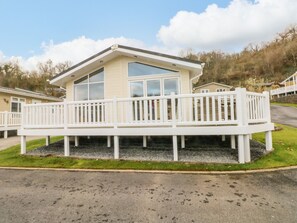 Exterior - Dono's Lodge (Narberth)