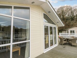 Exterior - Dono's Lodge (Narberth)