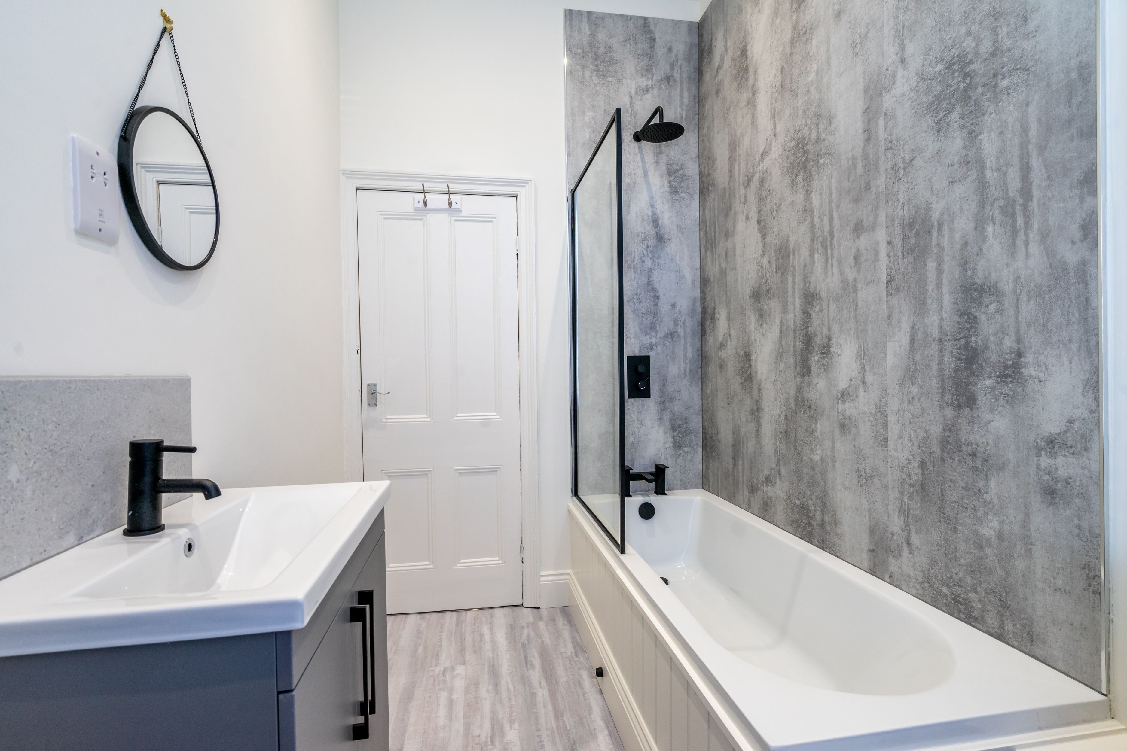 Secador de pelo, toallas