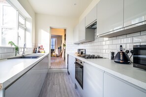 Køleskab, mikrobølgeovn, ovn, opvaskemaskine