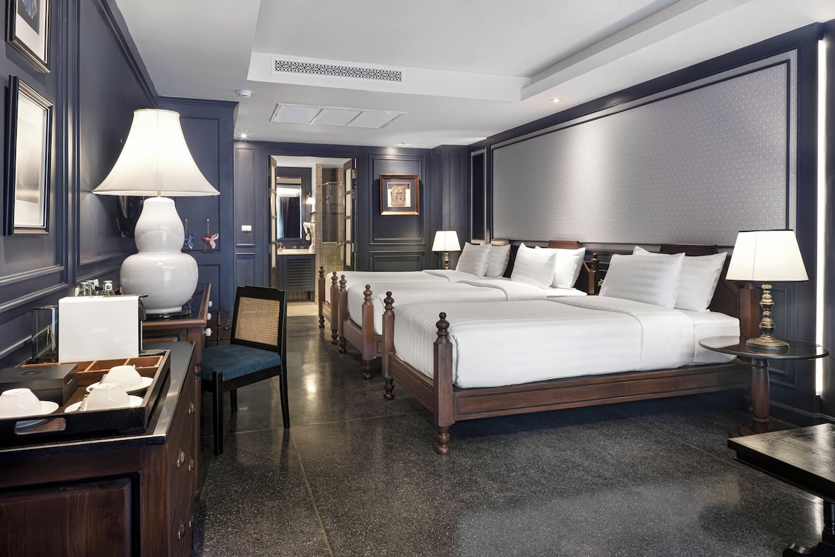 Deluxe Triple Room A | Minibar, in-room safe, desk, soundproofing