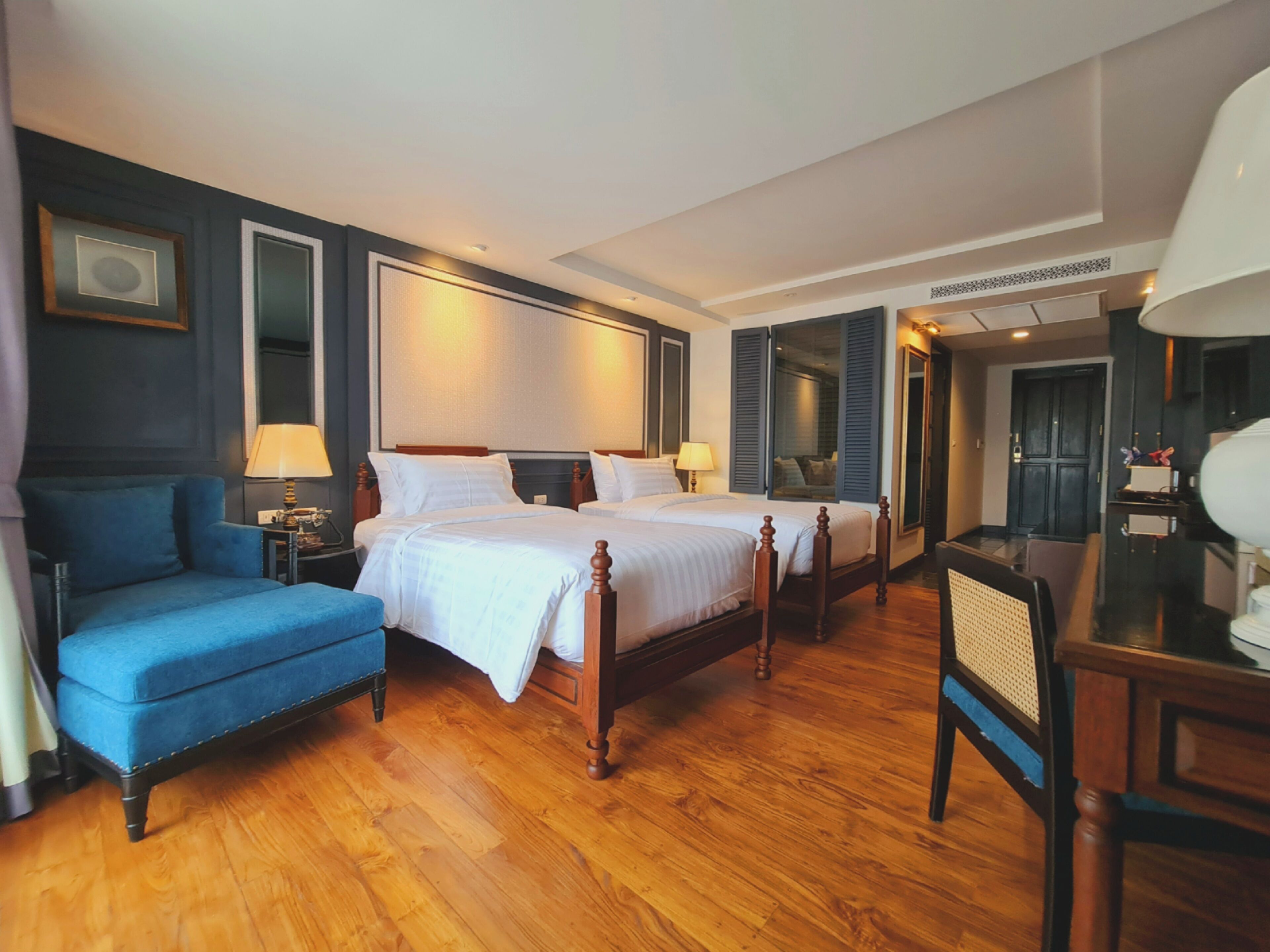 Deluxe River Twin | Minibar, in-room safe, desk, soundproofing