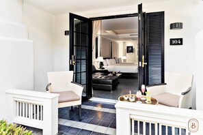 Deluxe Triple B | Minibar, una cassaforte in camera, una scrivania, insonorizzazione