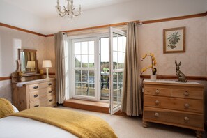 4 bedrooms, iron/ironing board, free WiFi, bed sheets - Shepherds Cottage - Spacious cottage with sea views (Beadnell)