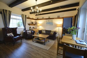 Smart TV, fireplace, books, stereo