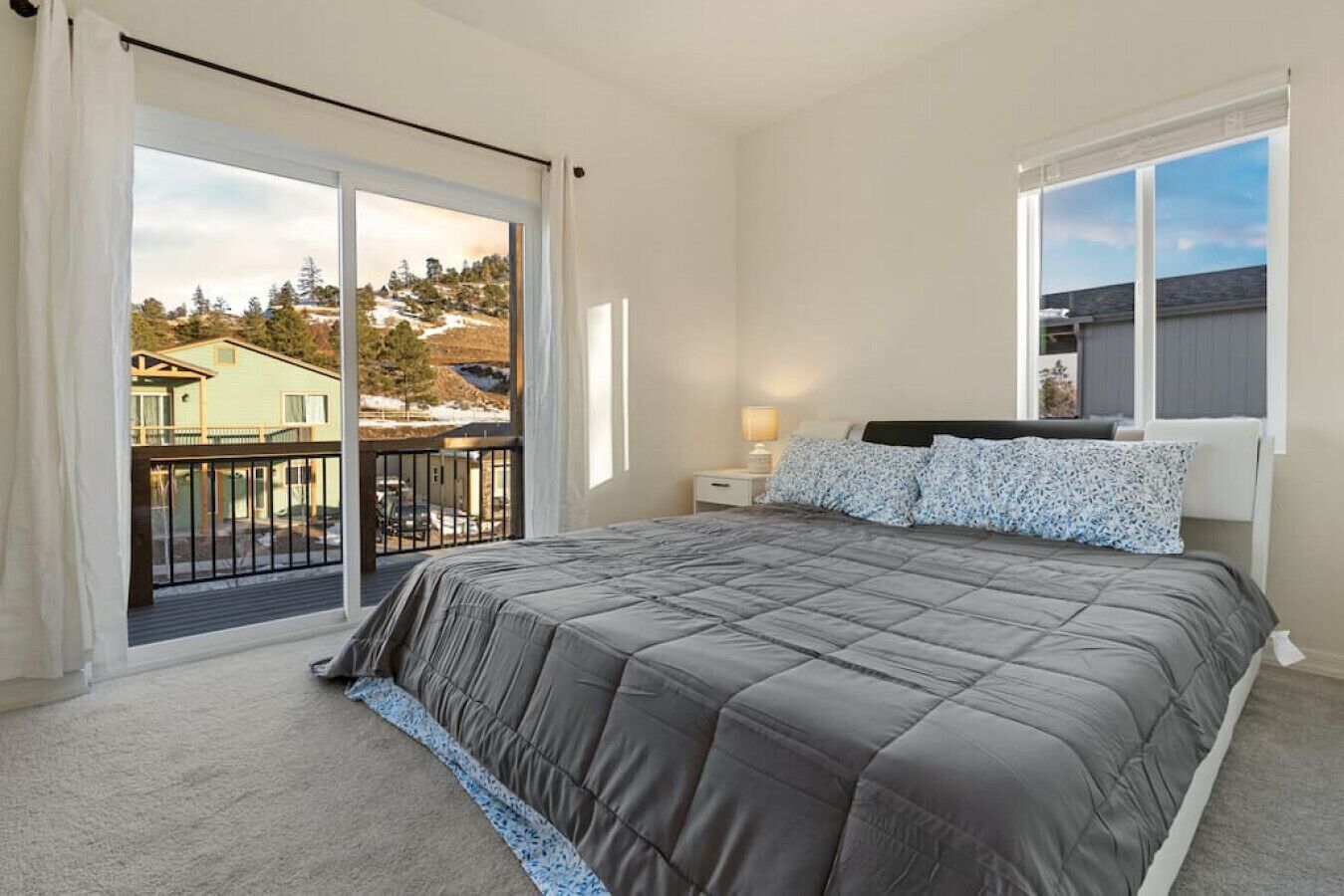 4 bedrooms, desk, iron/ironing board, free WiFi