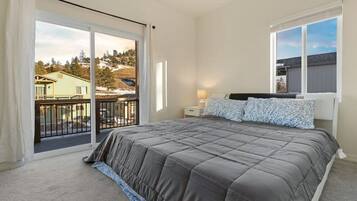 4 bedrooms, desk, iron/ironing board, free WiFi