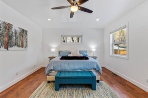 4 bedrooms, desk, iron/ironing board, travel crib - White Peak Lodge *Ping-Pong*Pool-Table*PACMAN* (Flagstaff)