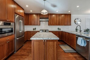 Refrigerador, microondas, horno, placa de cocina