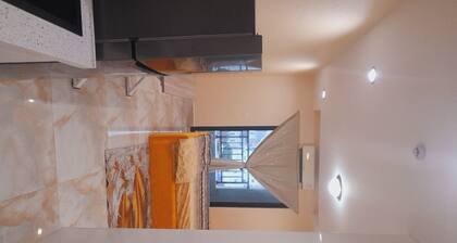 Private Studio on the 5th floor- UK Condo 313
