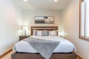 4 dormitorios, tabla de planchar con plancha, Internet y ropa de cama
