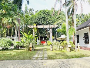 Outdoor wedding area - Sheridan Boutique Resort (Oton)