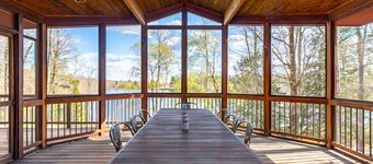 Pet Friendly Lakefront w/ Hot Tub in Livingston Manor