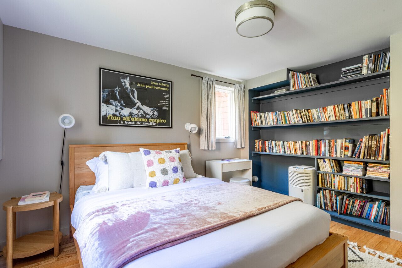 4 chambres, bureau, fer et planche à repasser, lit parapluie