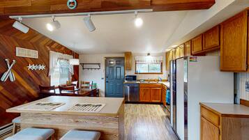 KĂŒhlschrank, Mikrowelle, Ofen, Herdplatte