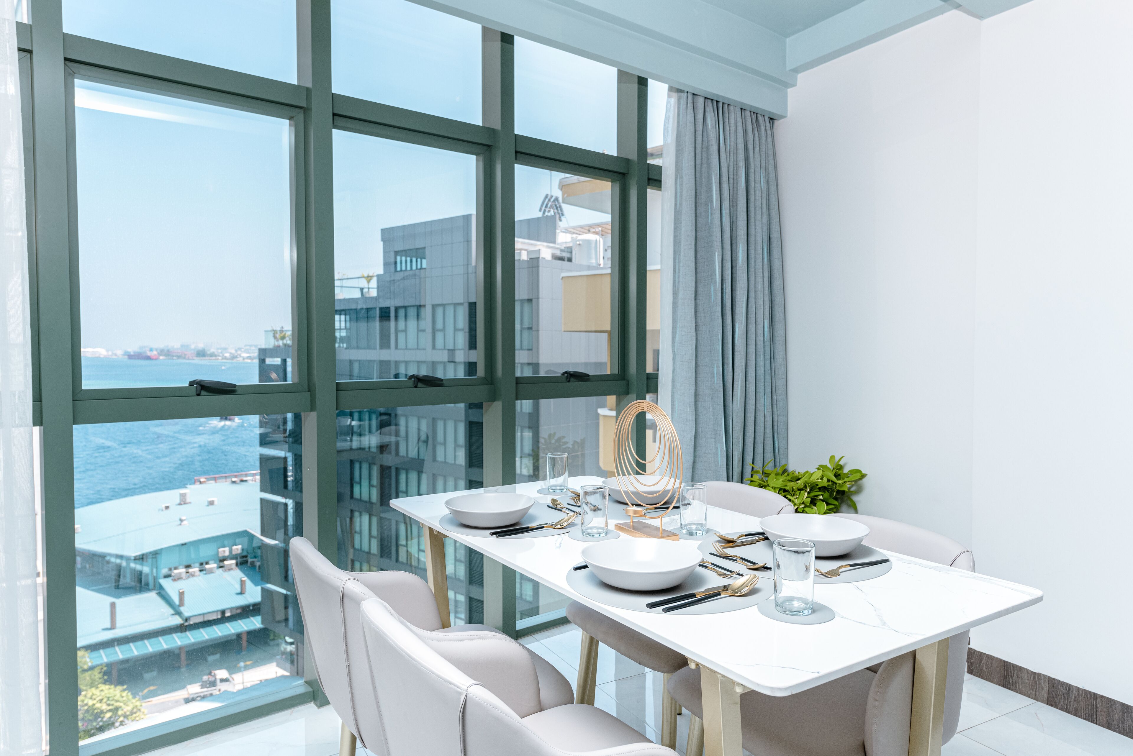 Suite, Partial Ocean View | In-room dining