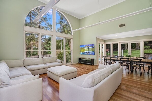 Smart TV, fireplace, DVD player, books