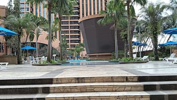 Kolam renang terbuka