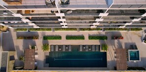 حمّام سباحة خارجي