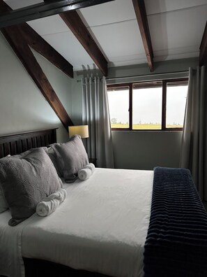 Standard Double Room, Mountain View | Free WiFi, bed sheets - Drakensberg Mountain Retreat  (Bergville)